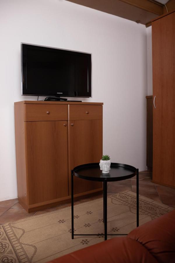 Apartma-Studio Ajdna Zirovnica Ngoại thất bức ảnh