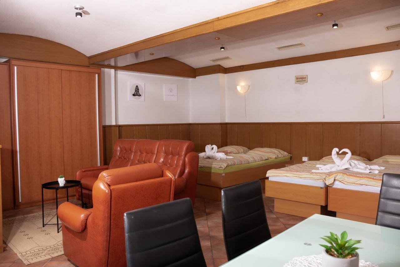 Apartma-Studio Ajdna Zirovnica Ngoại thất bức ảnh
